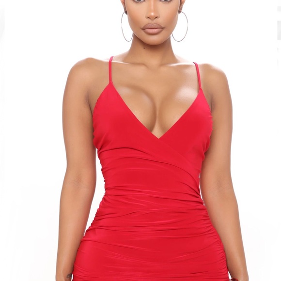 Lynnea Ruched midi Dress red fashion nova Medium New with Tags - Picture 3 of 3